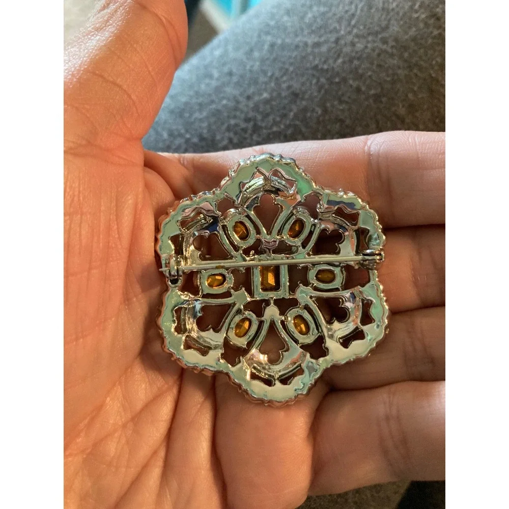 Vintage Clear Rhinestone Brooch Openwork‎ Filigree Silver Tone Pin Emerald Cut